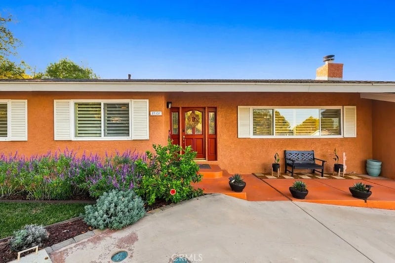 27127 Travis Lane