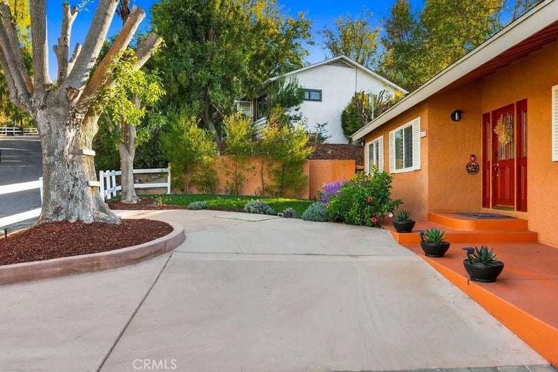 27127 Travis Lane