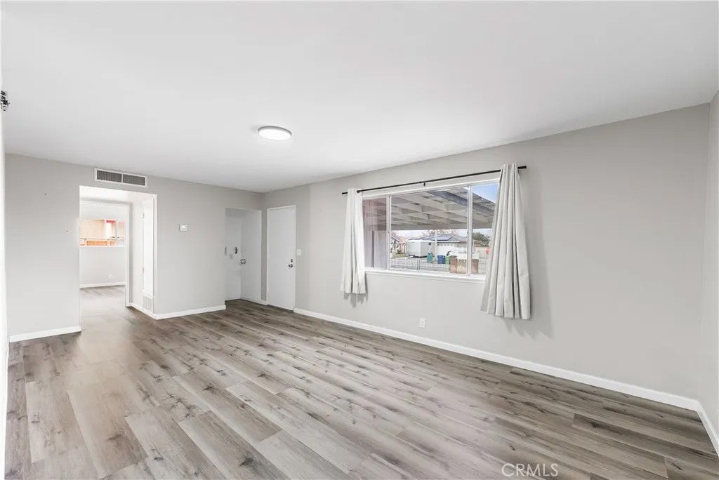414 E Avenue J13