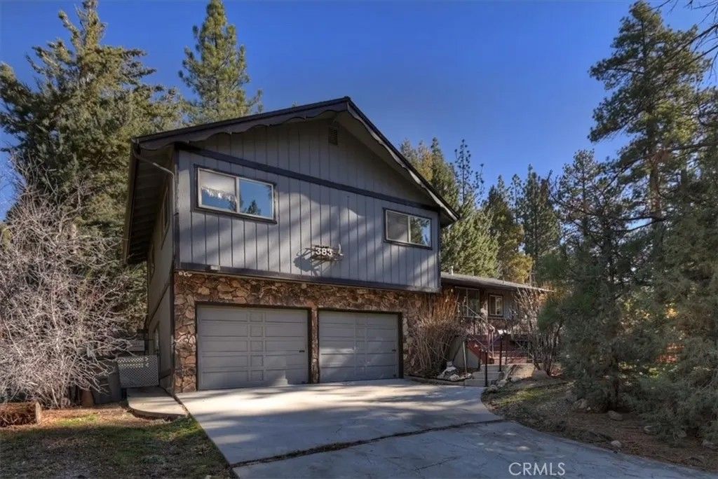 Photo of 383 Catalina Rd, Big Bear Lake, CA 92315 (MLS # IG26019308)