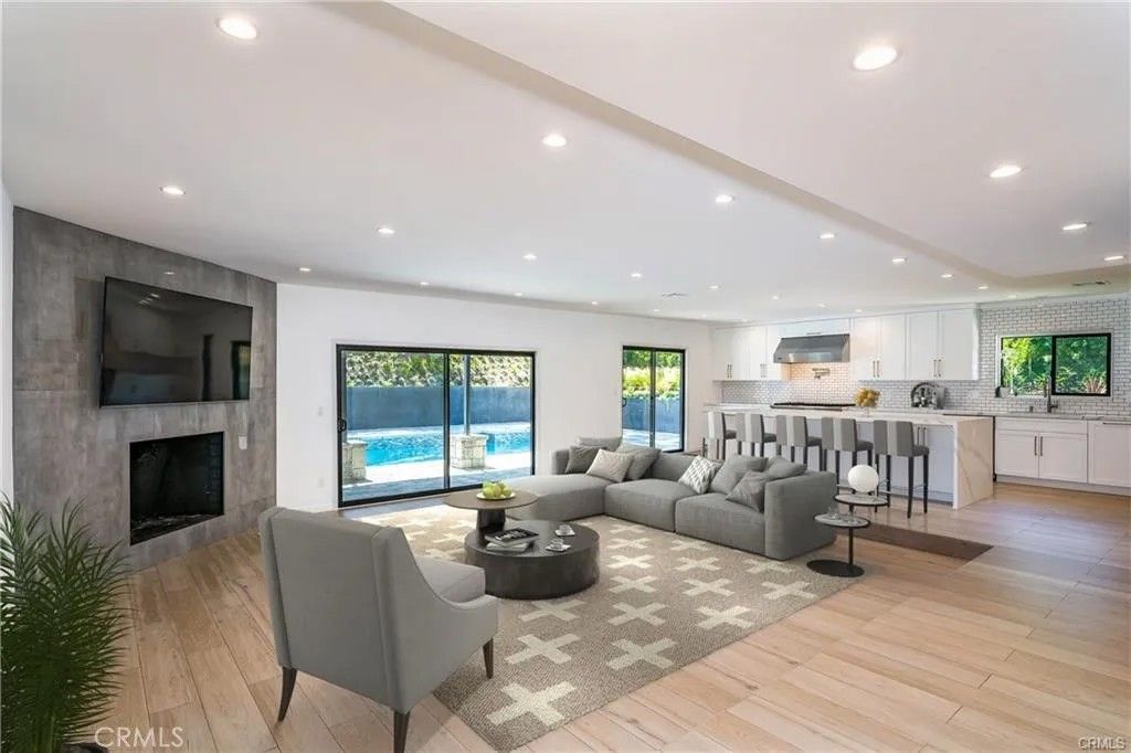 Photo of 3913 Bon Homme Rd, Calabasas, CA 91302 (MLS # SR26039330)