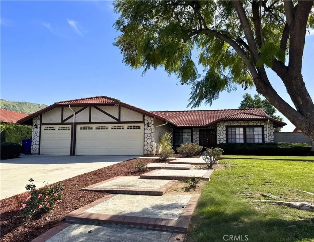 Photo of 208 Deborah Court, Riverside, CA 92507 (MLS # WS26042466)