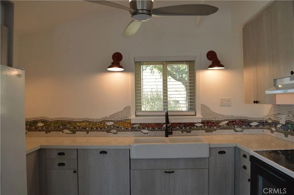 10225 Pinon