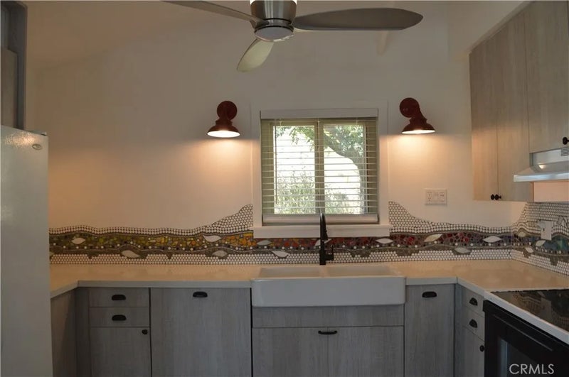 10225 Pinon