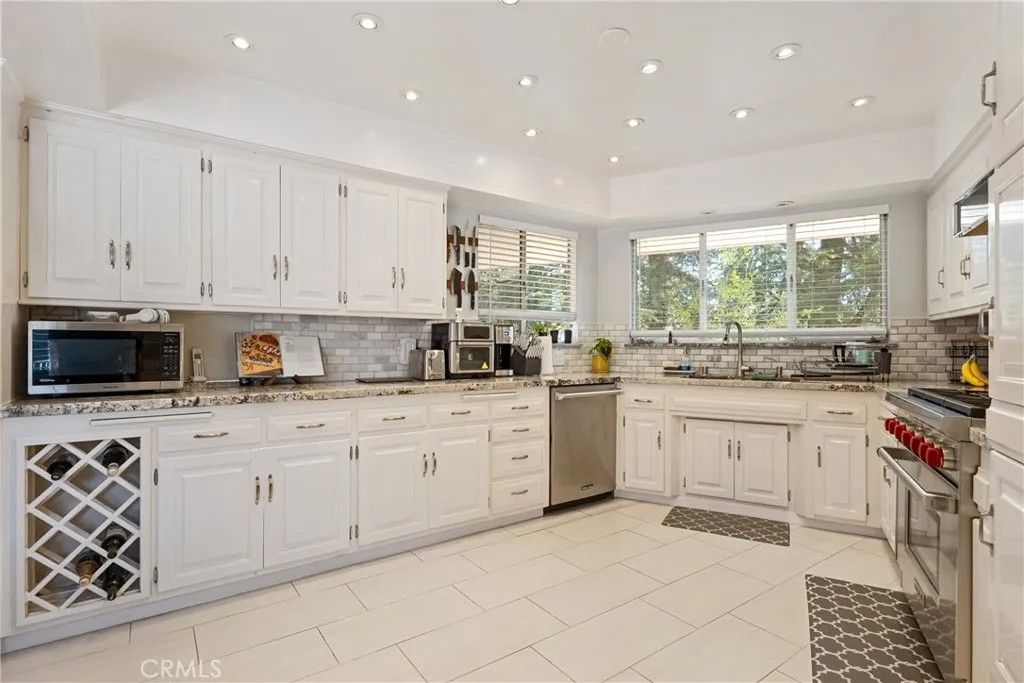 Photo of 2204 San Gorgonio Road, La Canada Flintridge, CA 91011 (MLS # GD26005866)