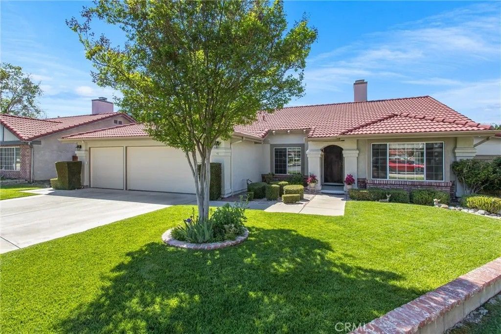 Photo of 927 Knightsbridge Ln, Redlands, CA 92374 (MLS # IG26062061)