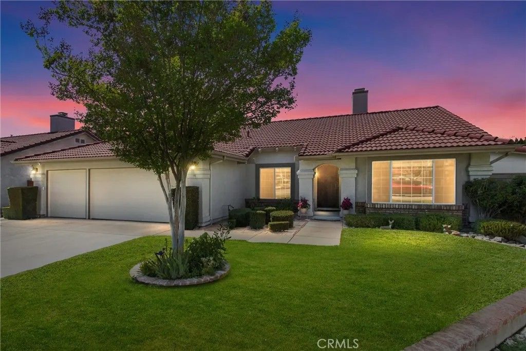 Photo of 927 Knightsbridge Ln, Redlands, CA 92374 (MLS # IG26062061)