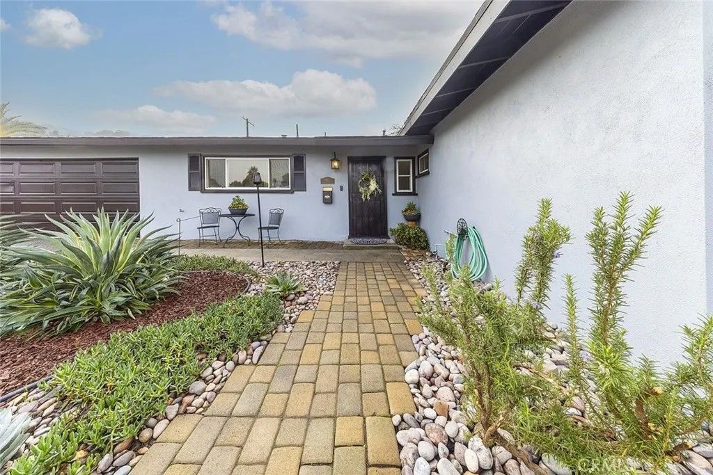 Photo of 502 E Mauna Loa Avenue, Glendora, CA 91740 (MLS # CV26013835)