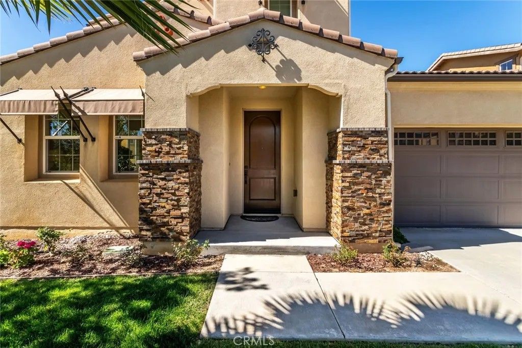 Photo of 28629 Farrier Dr, Valencia, CA 91354 (MLS # SR26047633)