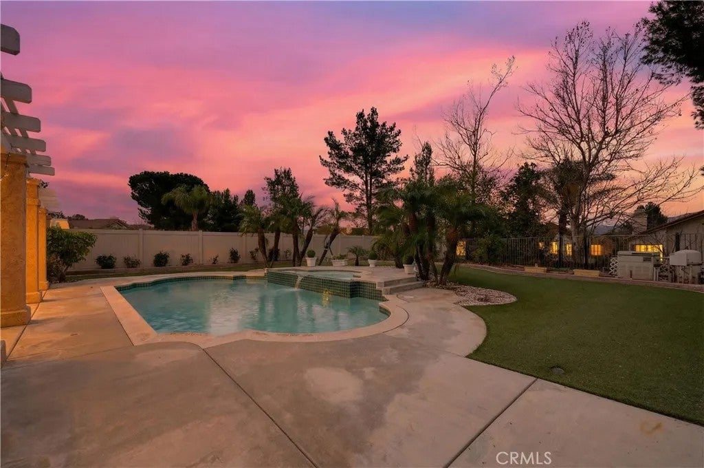 Photo of 32105 Via Cordoba, Temecula, CA 92592 (MLS # SW26107437)