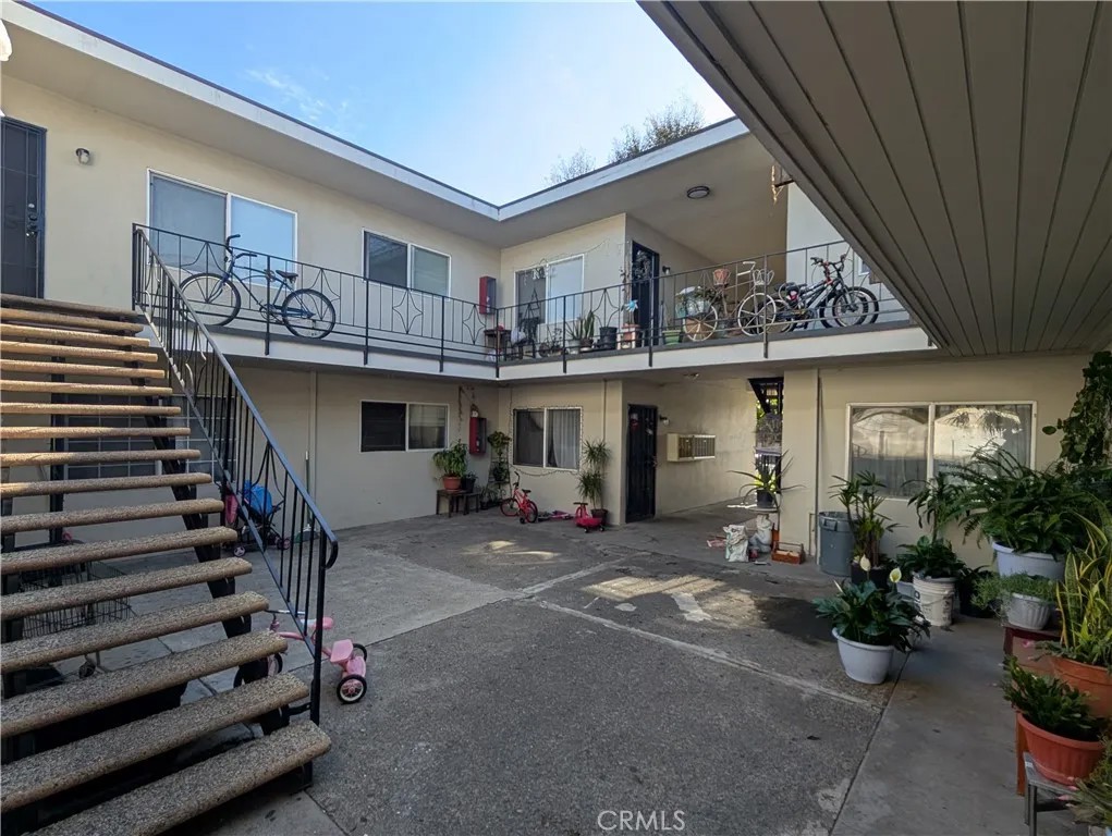 1213 W Brook