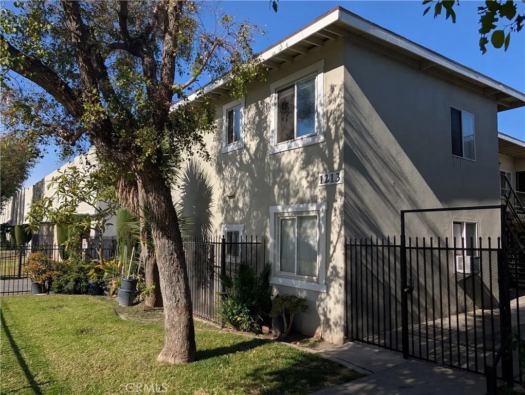 1213 W Brook
