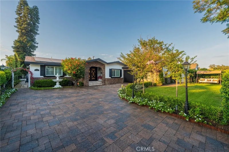 1861 W Chalet