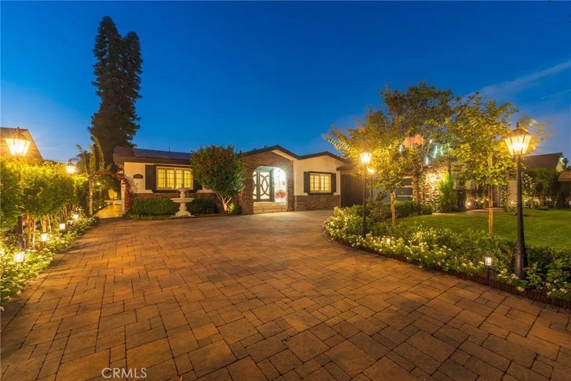 1861 W Chalet