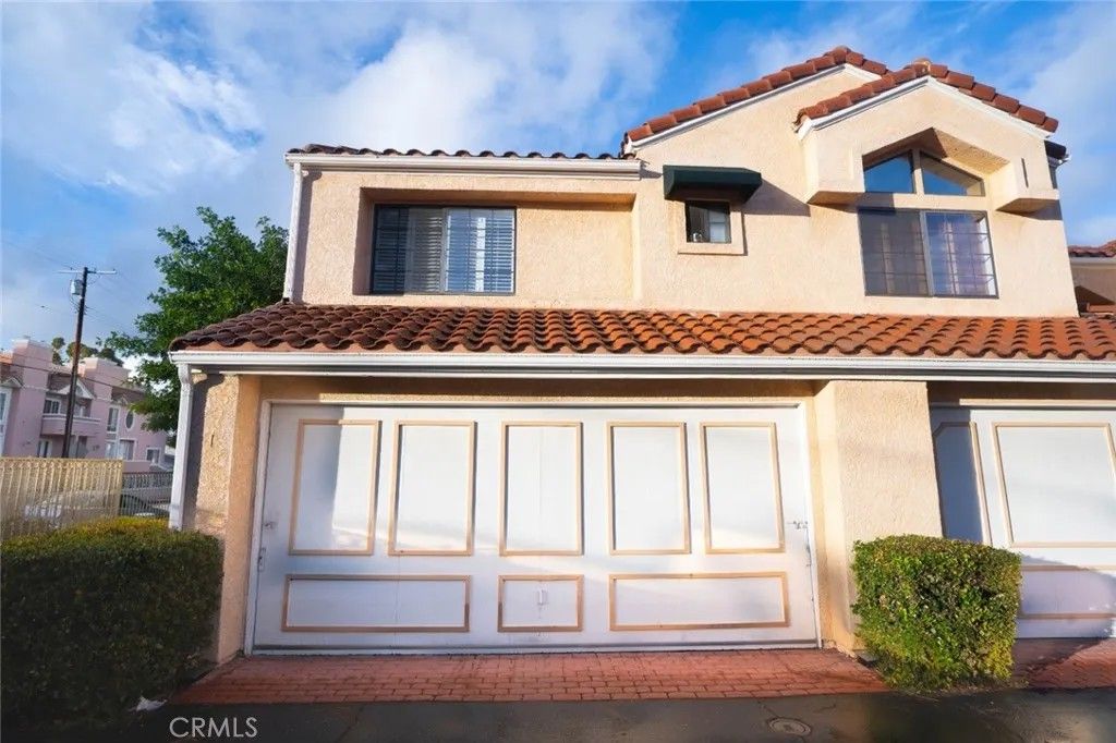 Photo of 5906 Etiwanda Avenue #1, Tarzana, CA 91356 (MLS # SR25239802)
