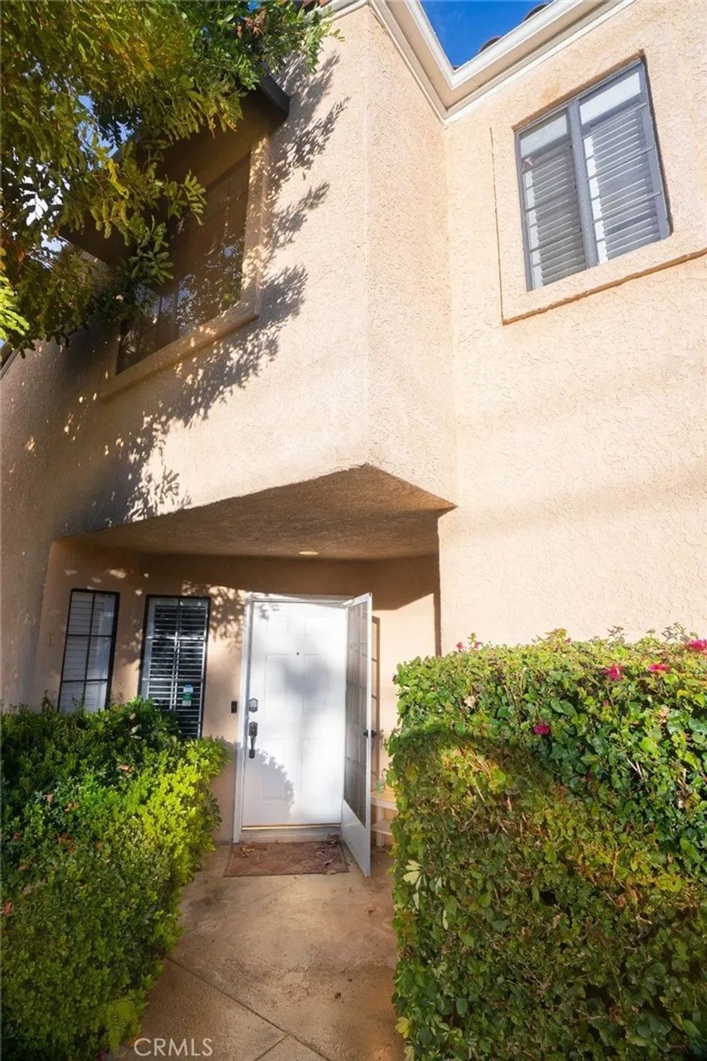 Photo of 5906 Etiwanda Avenue #1, Tarzana, CA 91356 (MLS # SR25239802)