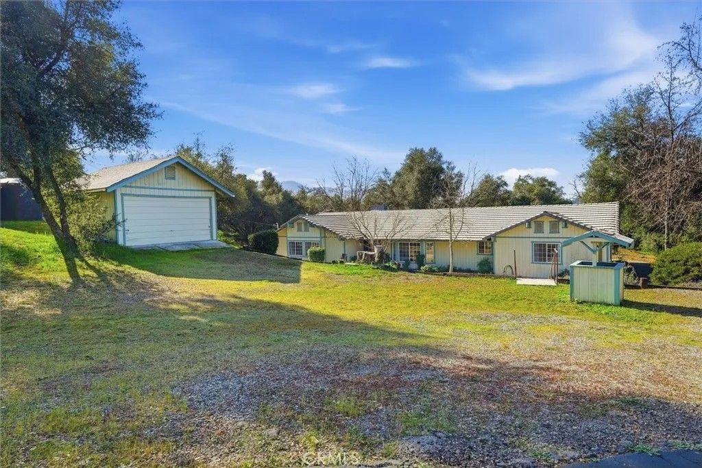 Photo of 42406 Windy Gap Dr, Ahwahnee, CA 93601 (MLS # FR26026409)