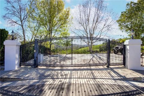 Photo of 22254 Dumetz Road, Woodland Hills, CA 91364 (MLS # SR25277807)