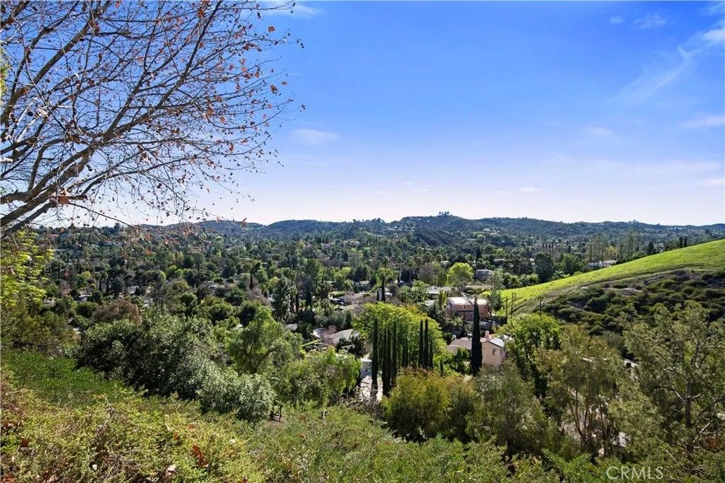 Photo of 22254 Dumetz Road, Woodland Hills, CA 91364 (MLS # SR25277807)