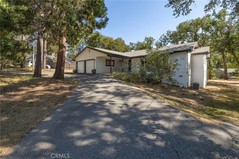 Photo of 48866 Rock Point Road, Oakhurst, CA 93644 (MLS # FR26114008)