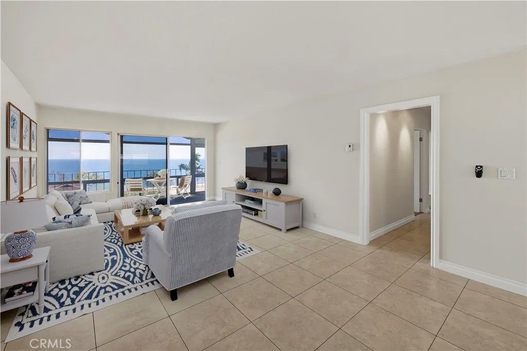 240 Moss Street 8
