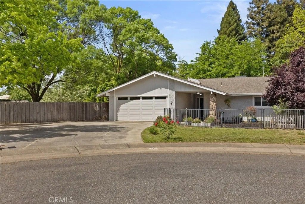 Photo of 7 Jenny Way, Chico, CA 95926 (MLS # SN26077115)