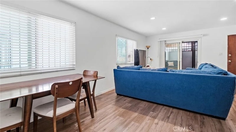 1239 W Rosecrans 4
