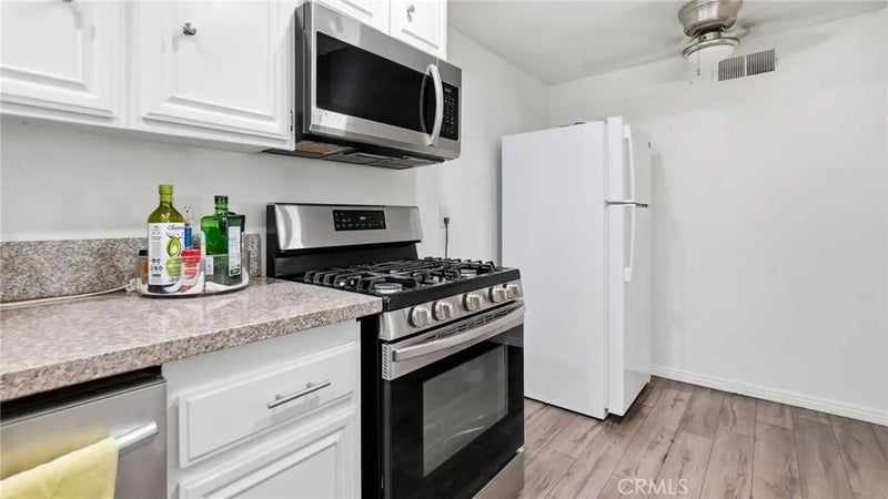 1239 W Rosecrans 4