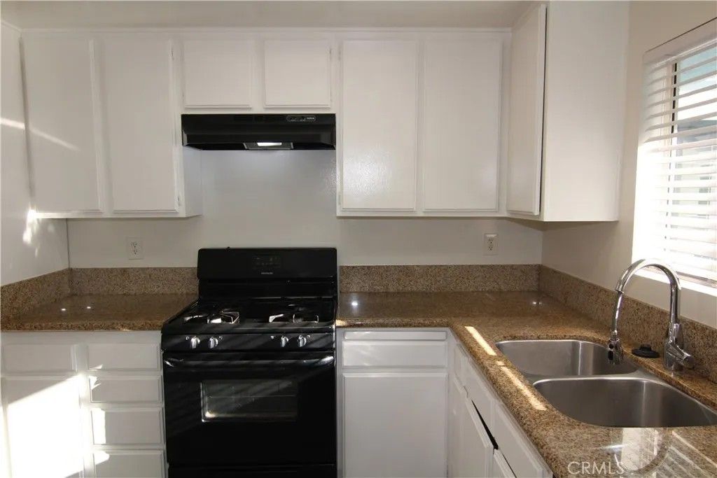 Photo of 955 E 3rd St #204, Long Beach, CA 90802 (MLS # PW26077339)