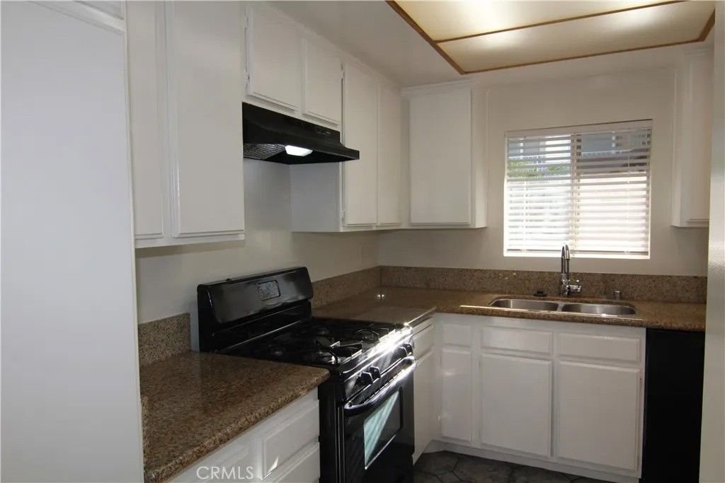 Photo of 955 E 3rd St #204, Long Beach, CA 90802 (MLS # PW26077339)