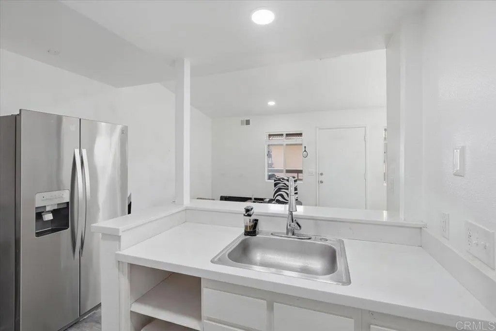 875 W San Ysidro Boulevard 14