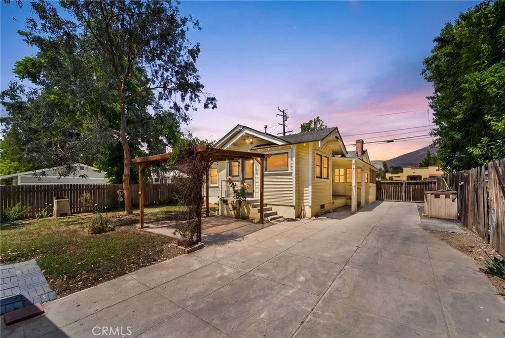 Photo of 27257 Pacific ST, Highlands, CA 92346 (MLS # IG26086368)