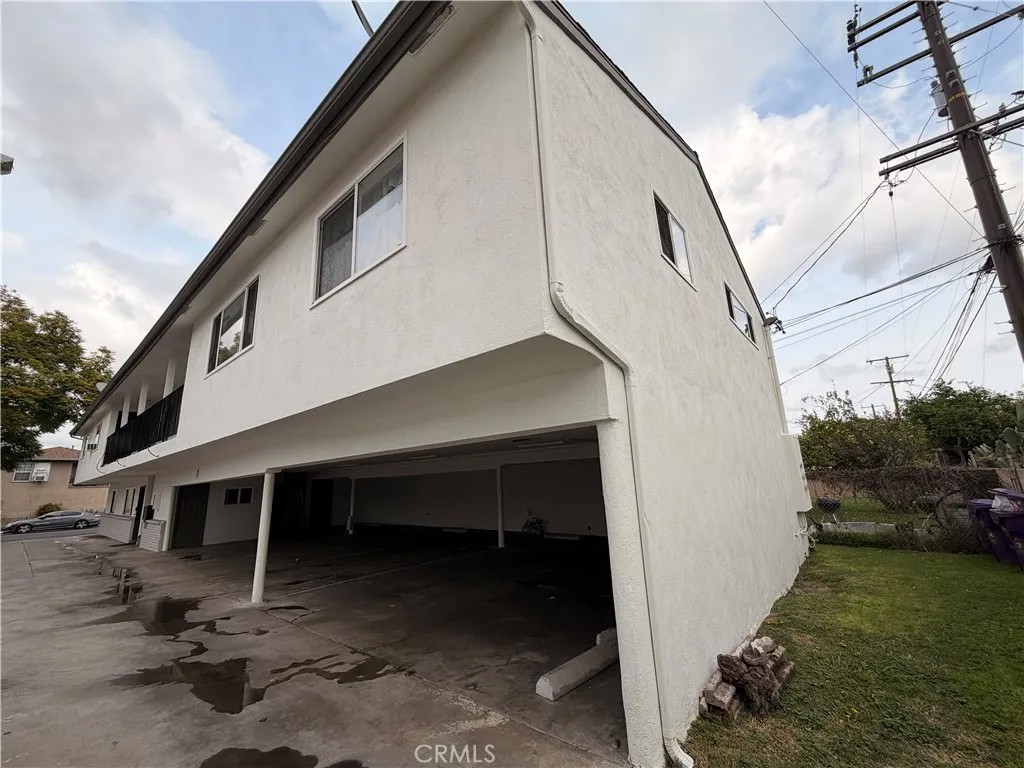 1216 E 56th
