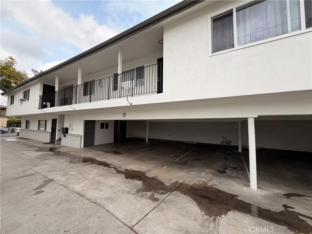 1216 E 56th