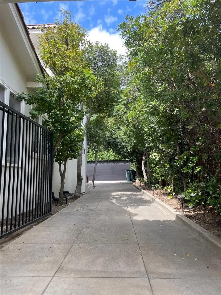 1195 N Chester Avenue