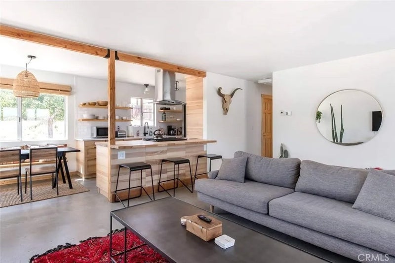 61607 Granada Dr