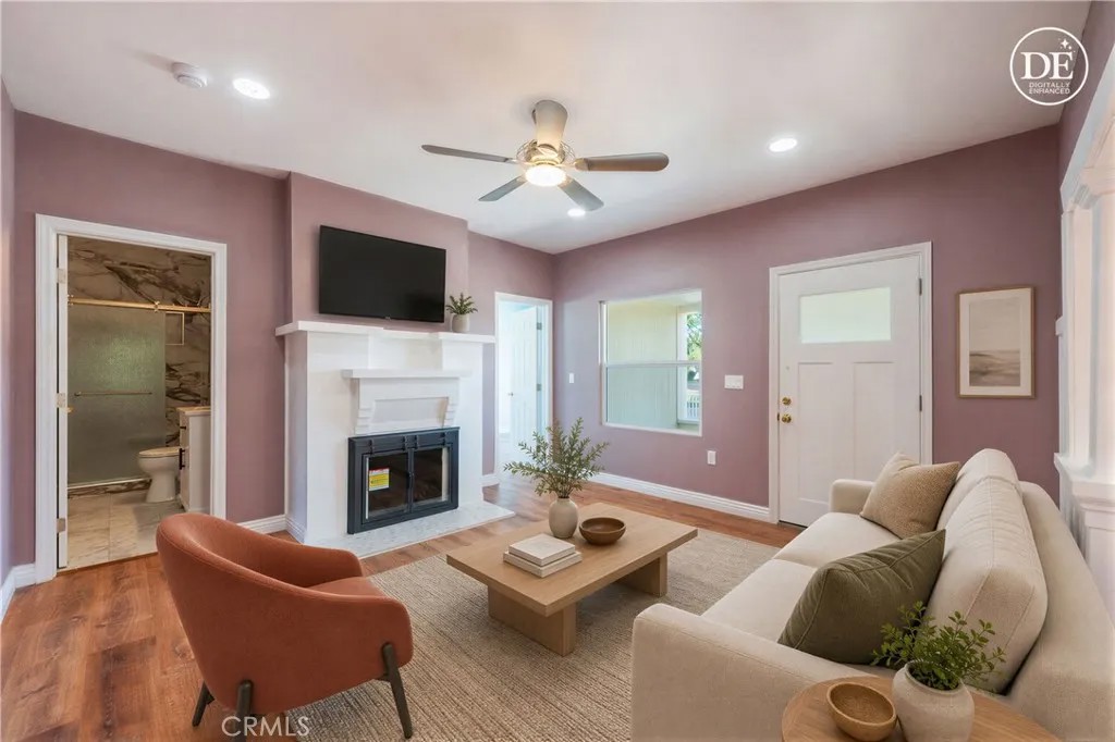 2041 W 29th Place