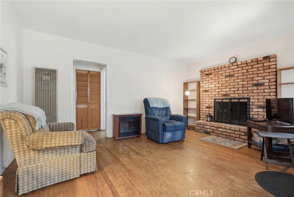 1658 W 213th