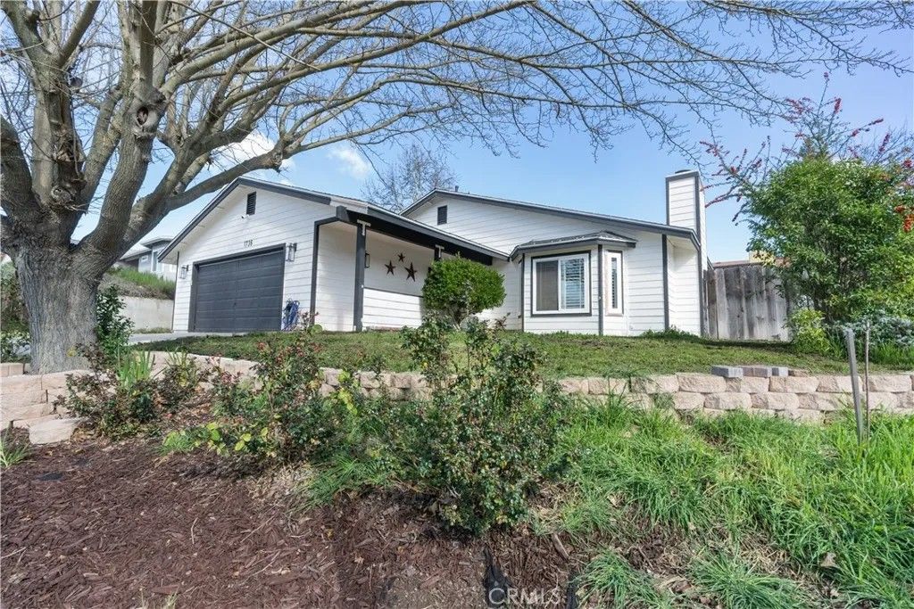 Photo of 1736 Wade Dr, Paso Robles, CA 93446 (MLS # NS26034234)