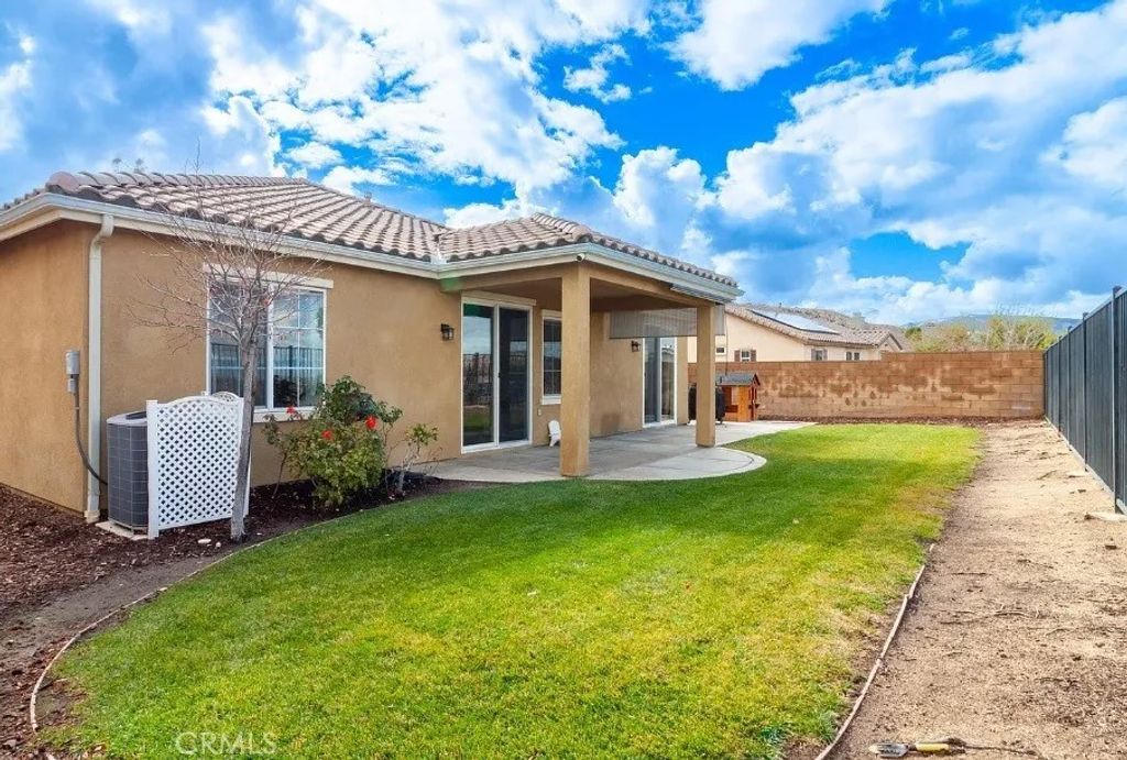 Photo of 1659 Date Palm Dr, Palmdale, CA 93551 (MLS # SR26018979)