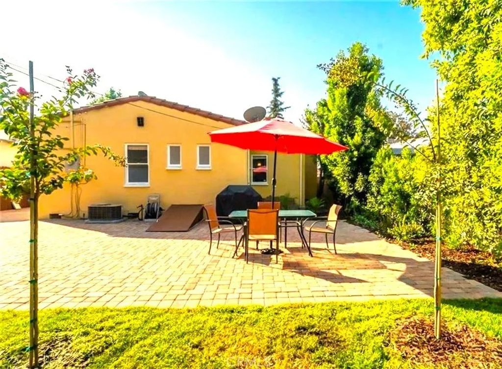 Photo of 609 Ivy Street, Glendale, CA 91204 (MLS # GD26037277)