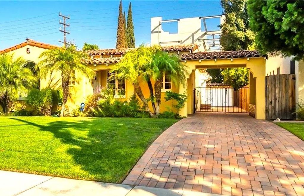 Photo of 609 Ivy Street, Glendale, CA 91204 (MLS # GD26037277)