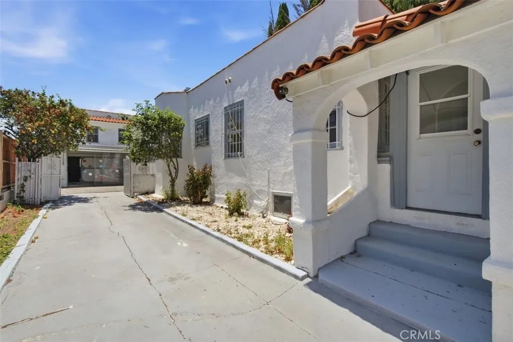 2136 W 75th Street
