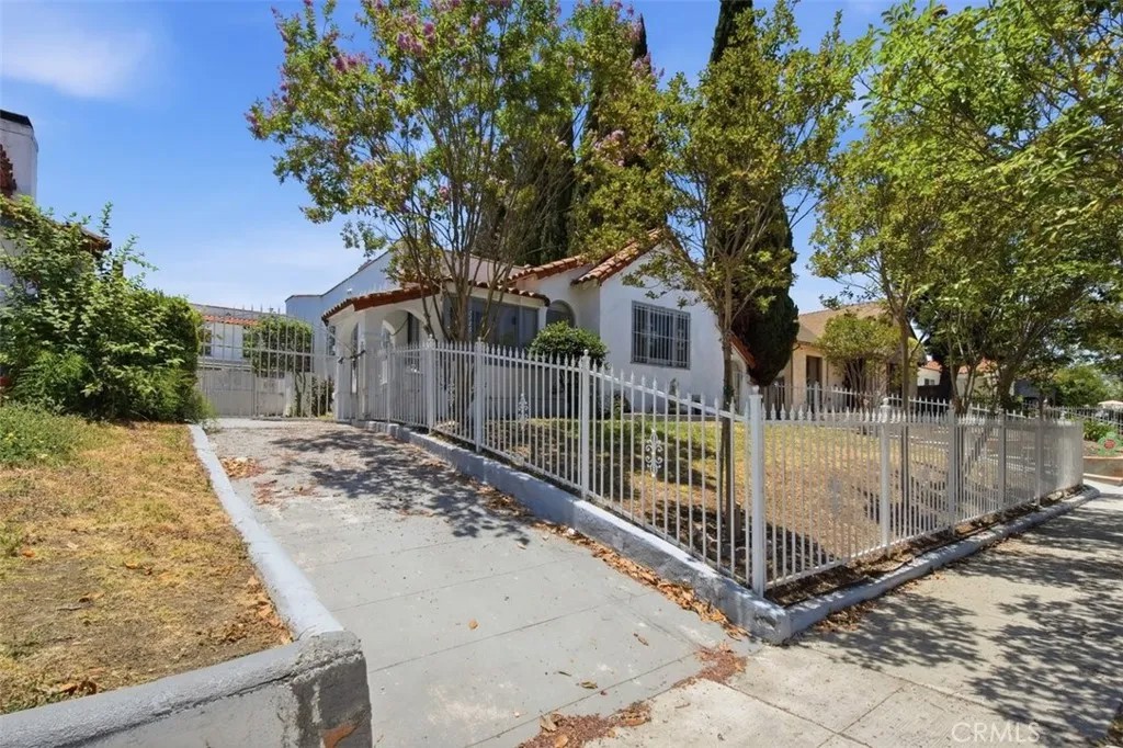 2136 W 75th Street