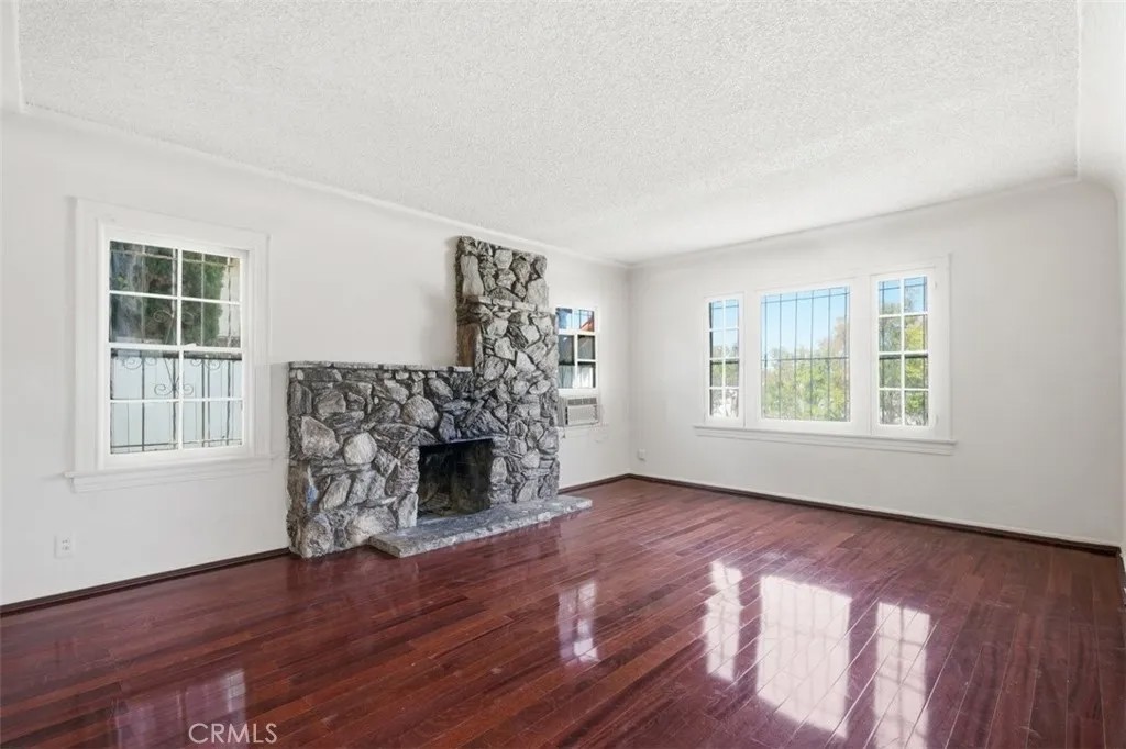 2136 W 75th Street