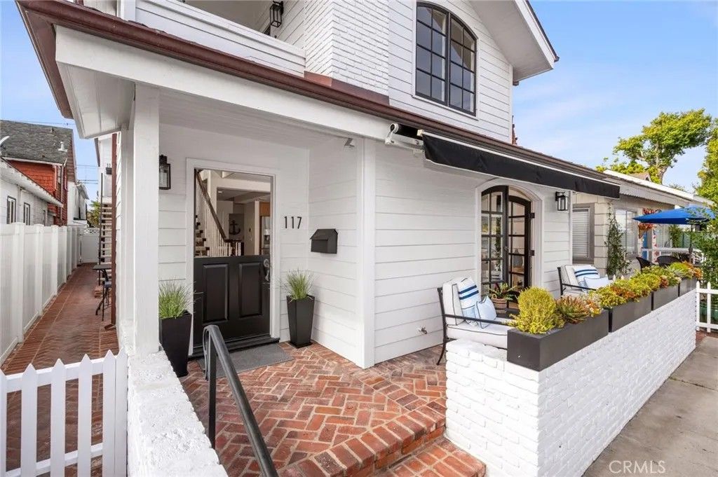 Photo of 117 Marine Avenue, Newport Beach, CA 92662 (MLS # NP25260073)