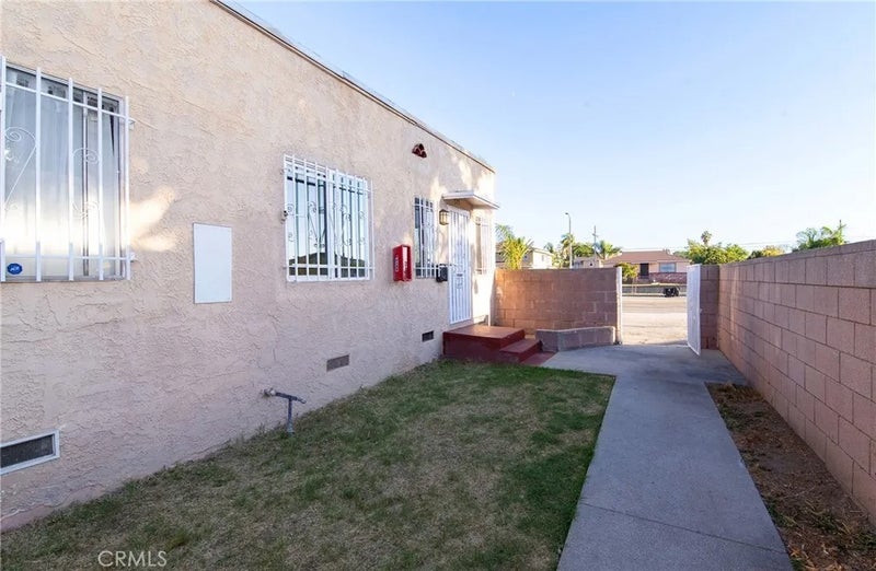 719 E Imperial Highway