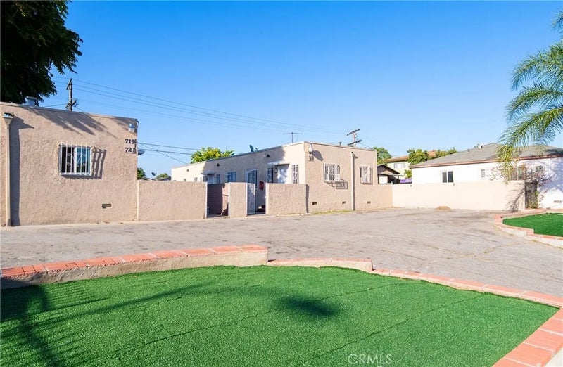 719 E Imperial Highway