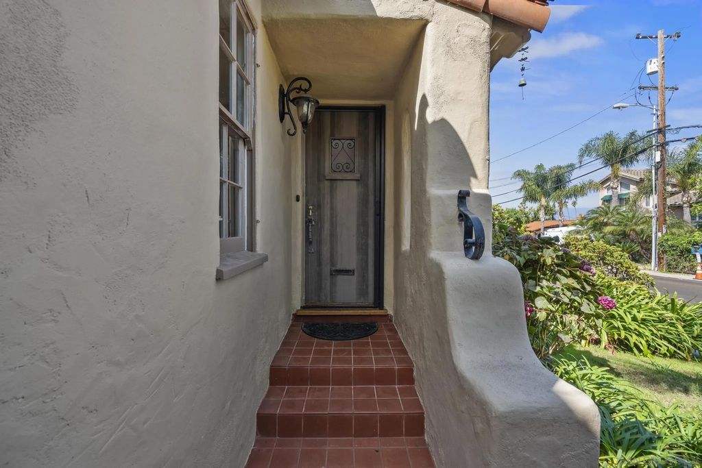 Photo of 607 Arenas St, La Jolla, CA 92037 (MLS # 250045287)