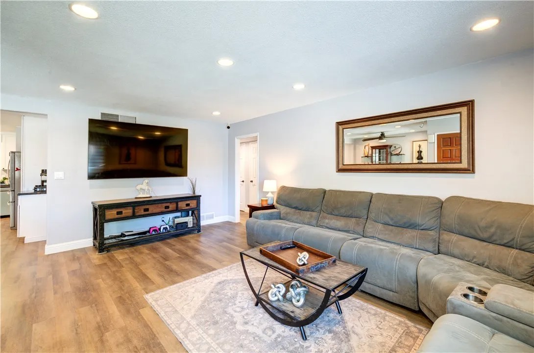 3556 E Donner